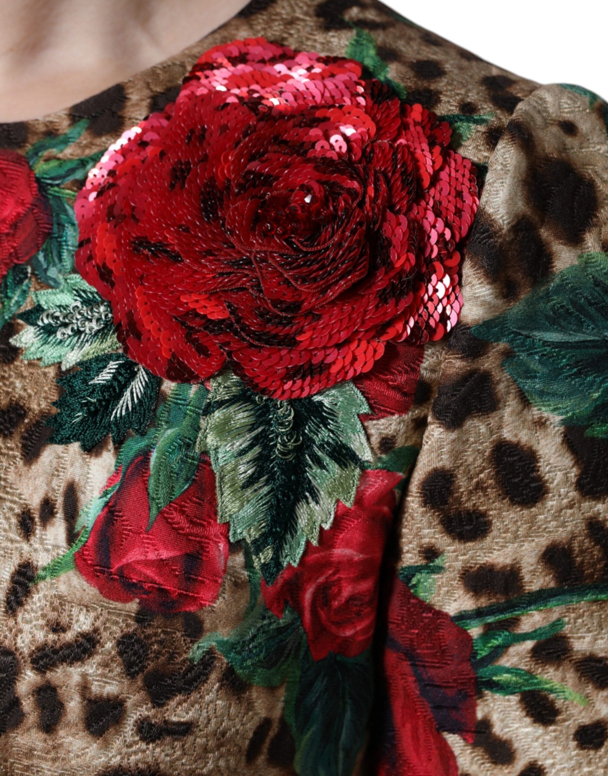 Braunes Leoparden-A-Linien-Kleid aus Baumwolle mit roten Rosen