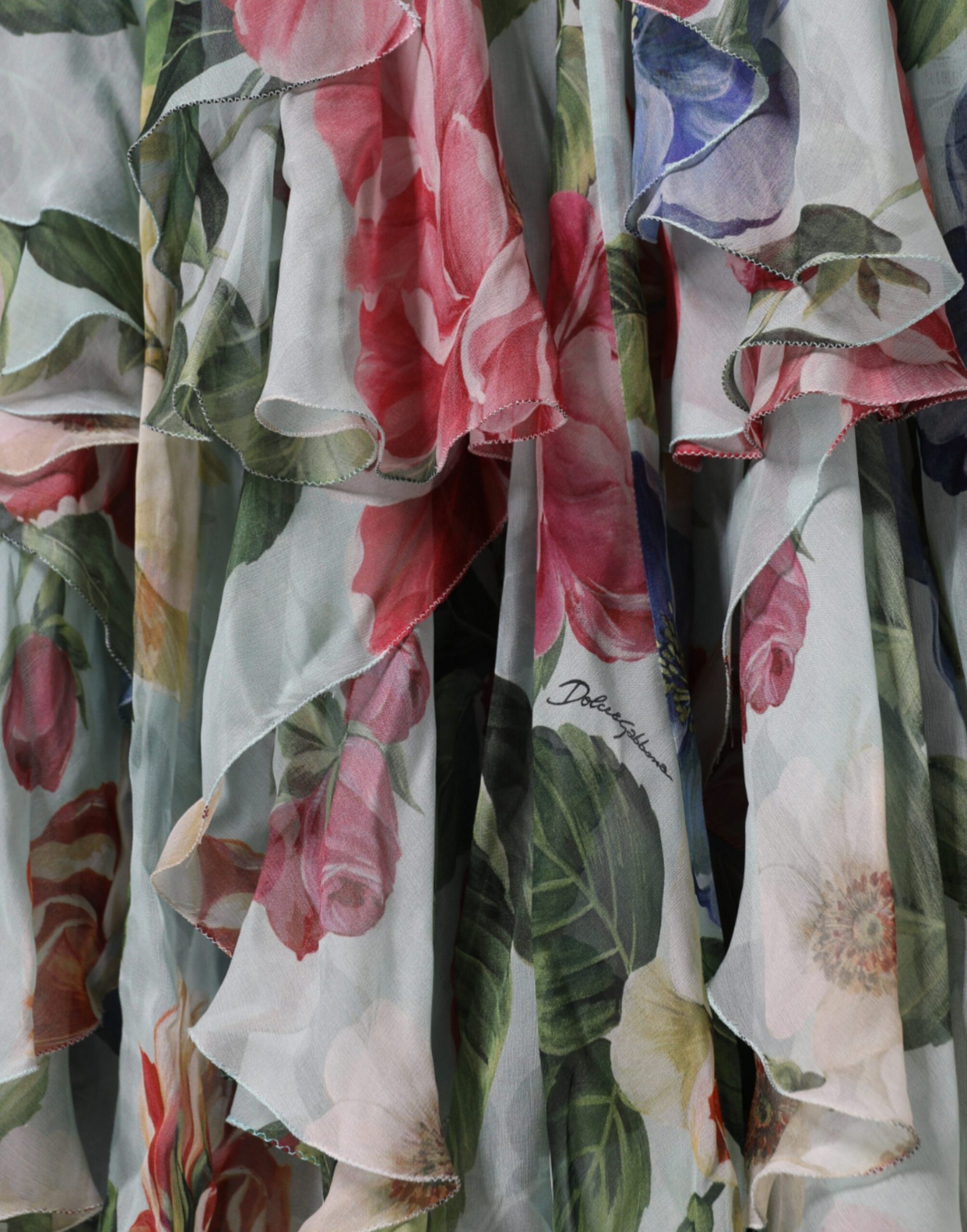 Langes Seidenkleid mit mehrfarbigem Blumenmuster