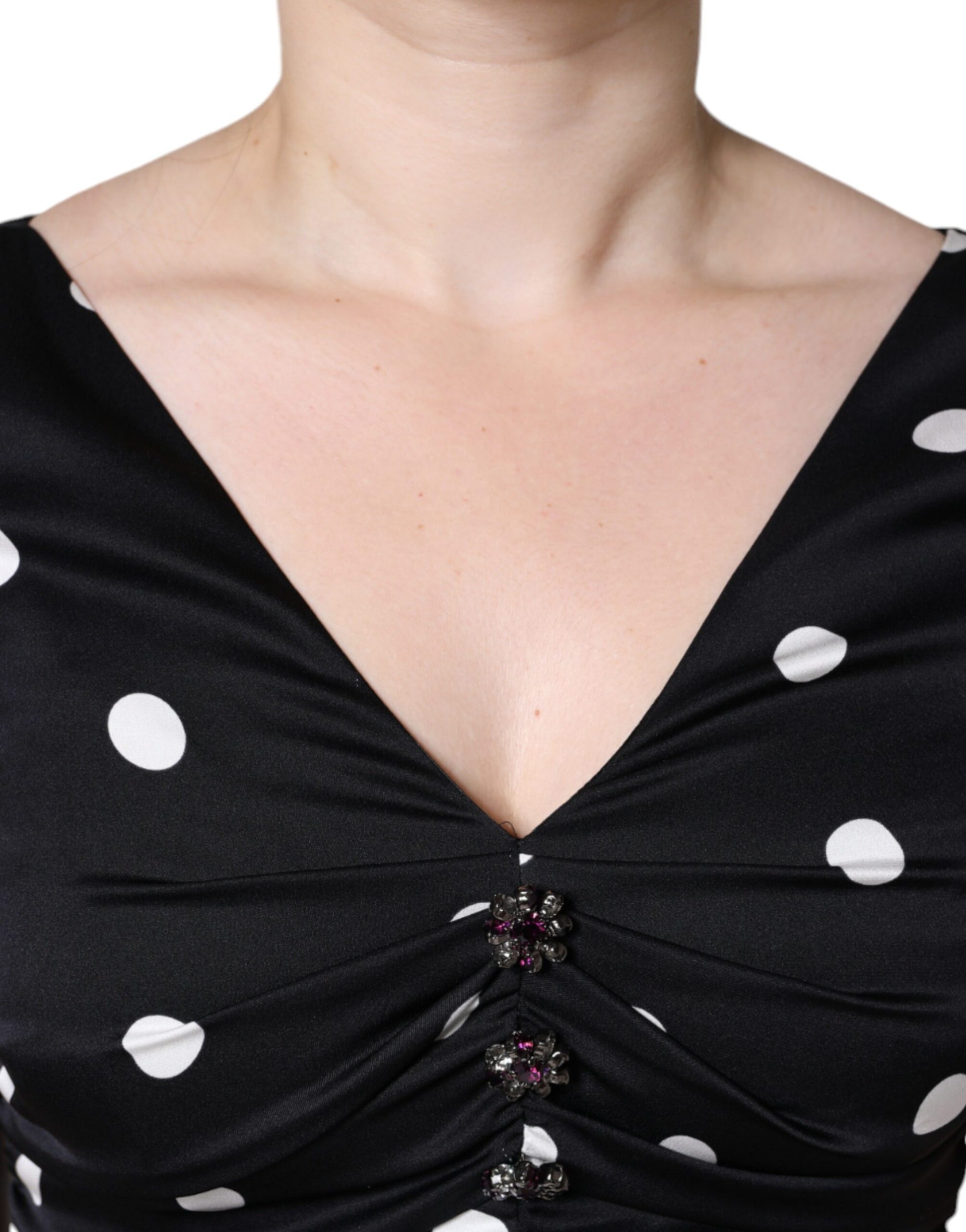 Schwarzes Midikleid aus Seide mit Polka Dots und V-Ausschnitt und Quasten