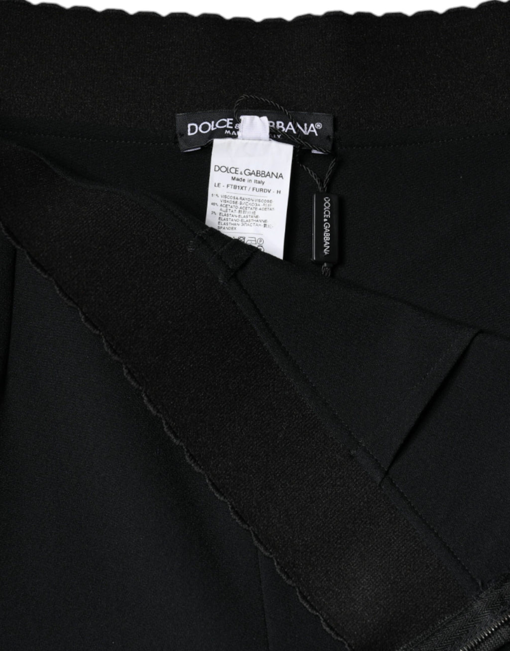 Schwarze, hoch taillierte, schmal zulaufende Viskosehose