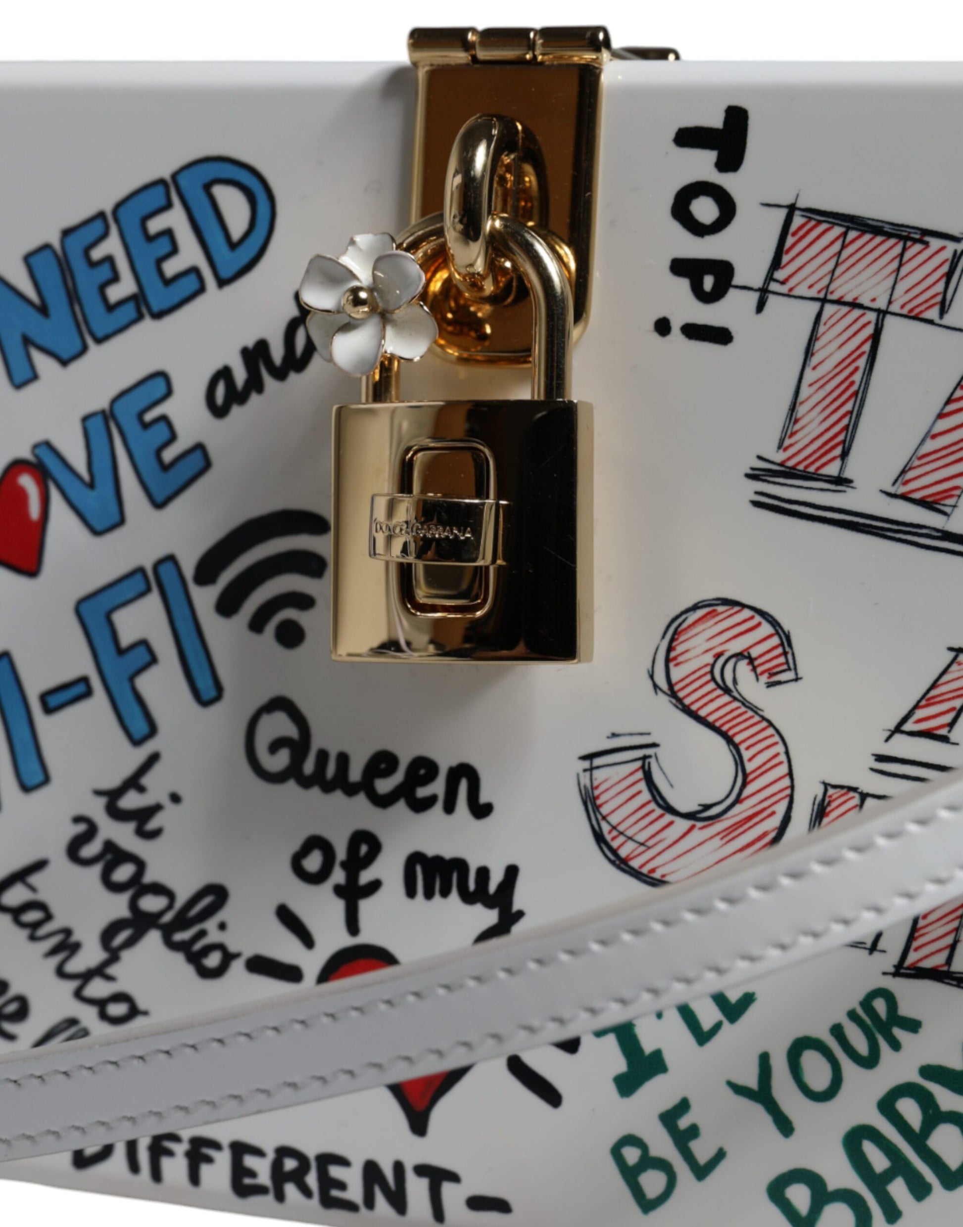 Weiße Clutch mit Graffiti-Print