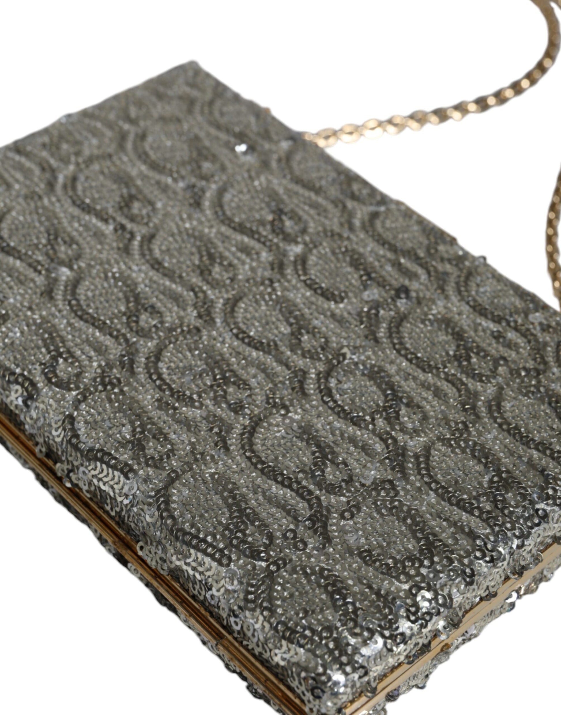 Silberne Clutch mit Pailletten für den Abend