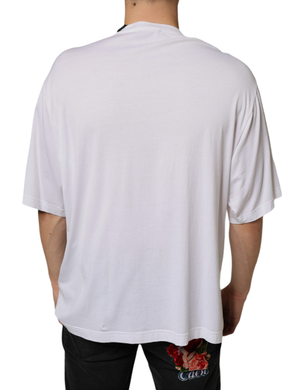 Weißes Baumwoll-T-Shirt mit Halskettenverzierung