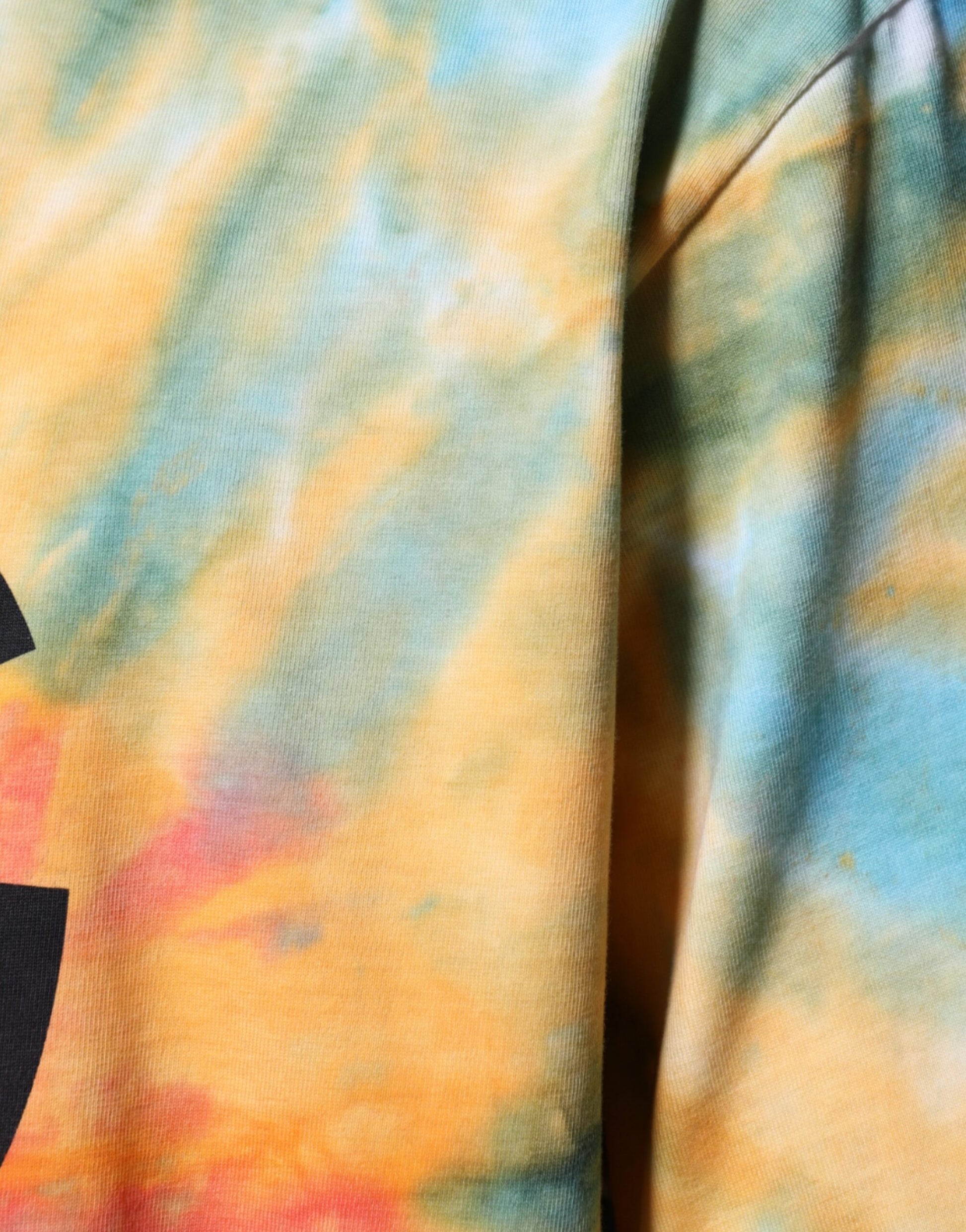 Mehrfarbiges T-Shirt aus Baumwolle mit Batik-Logo