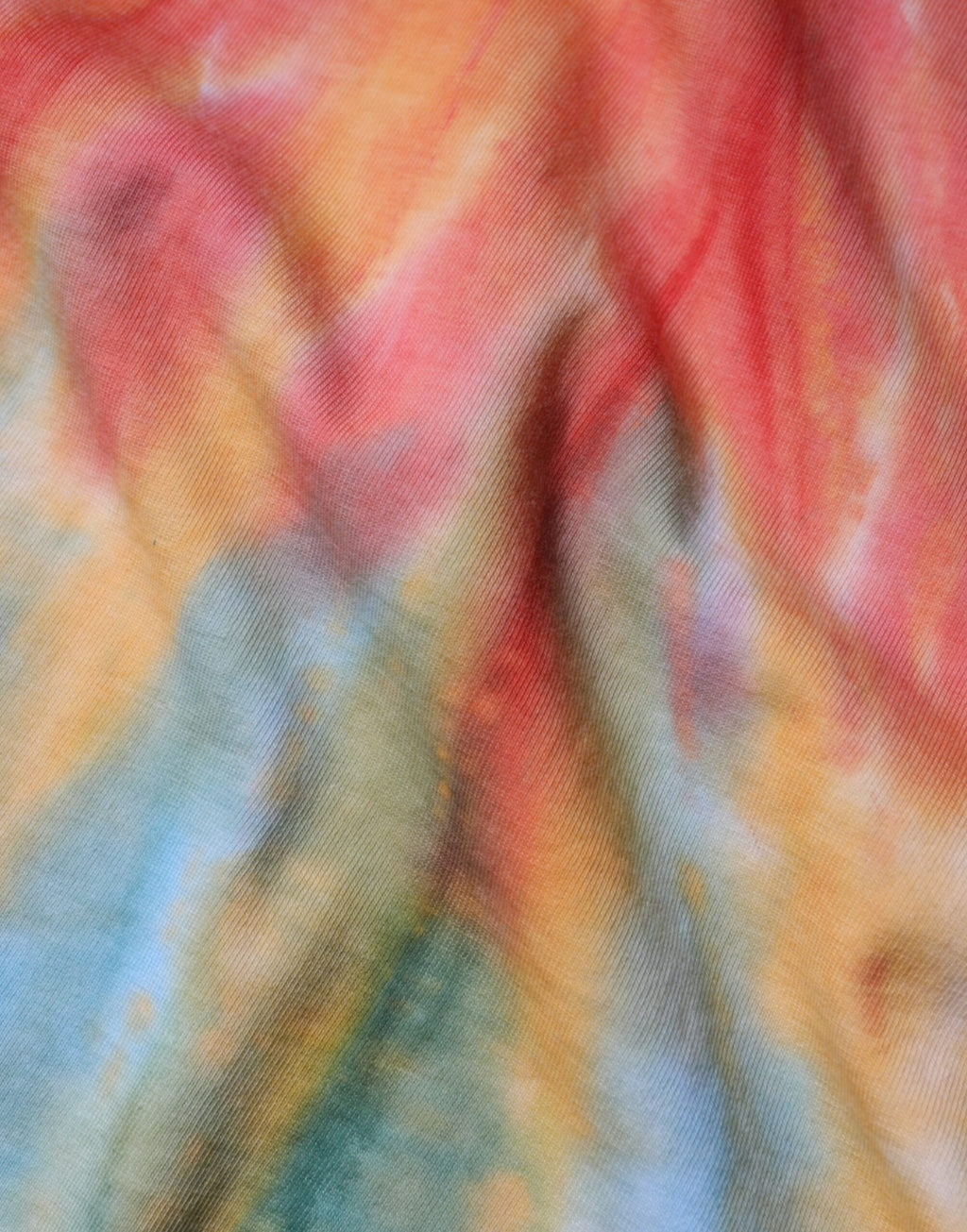 Mehrfarbiges T-Shirt aus Baumwolle mit Batik-Logo