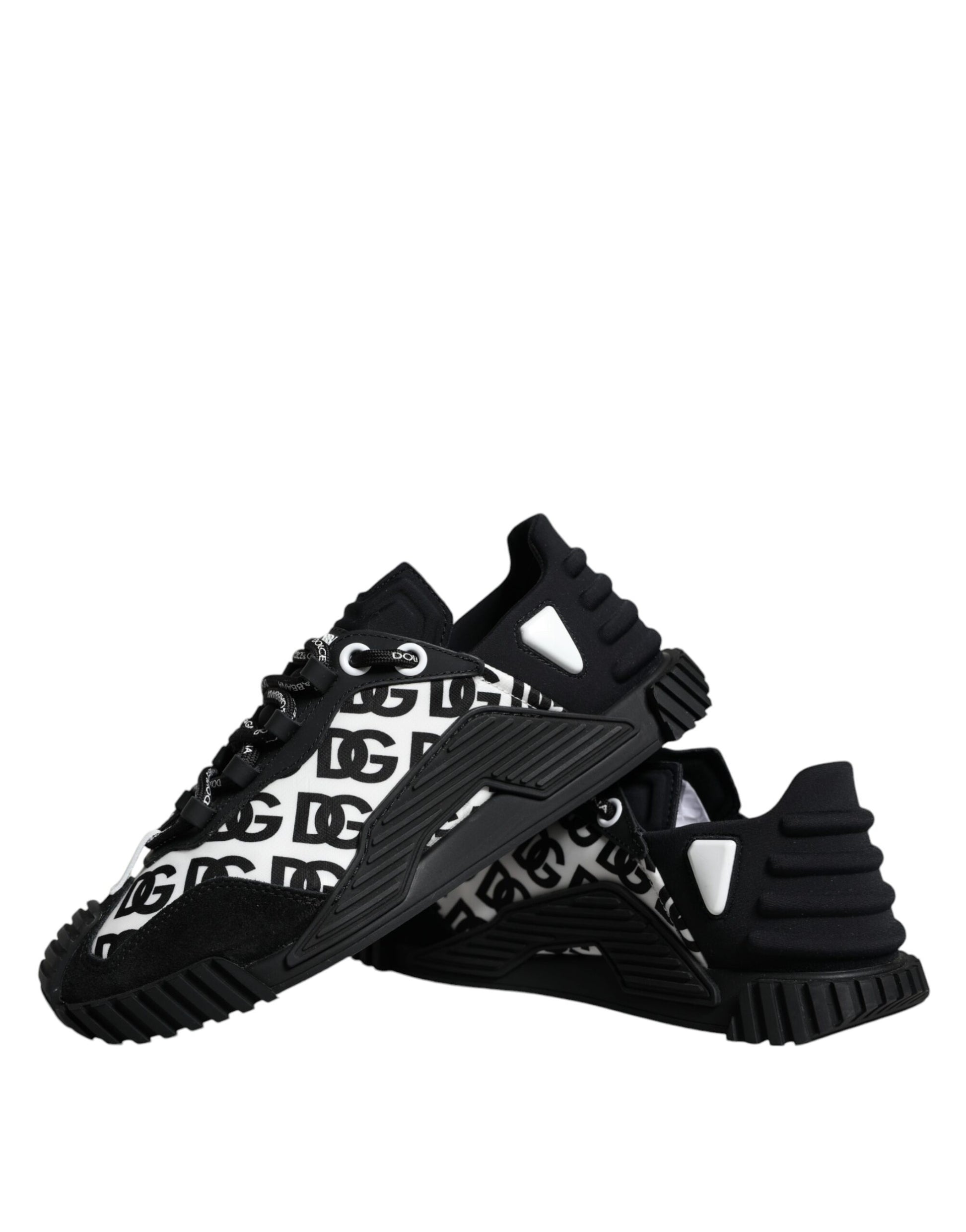 Schwarze Low Top NS1 Sneakers mit Logo und Schnürung