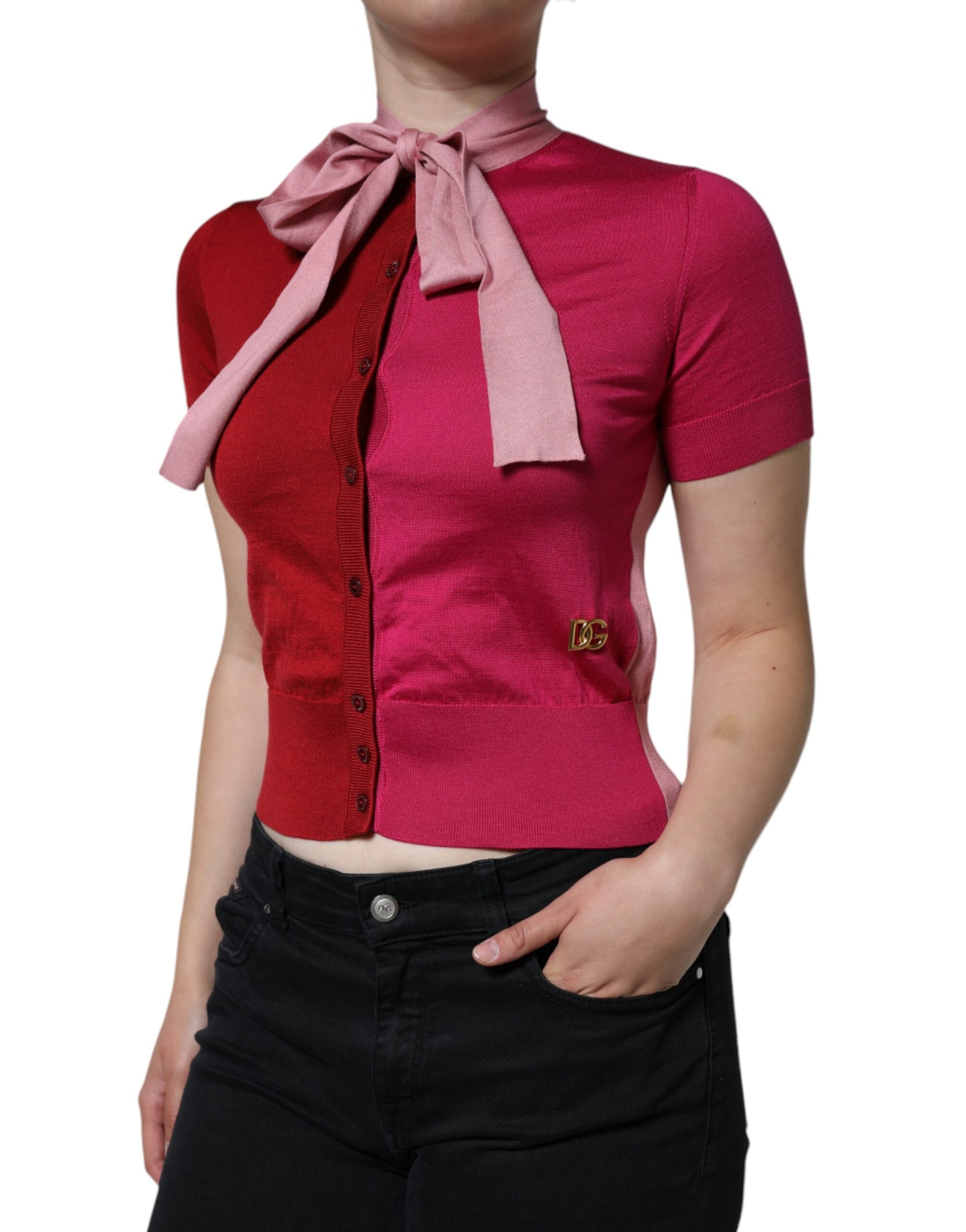 Rosafarbenes Pullover-Oberteil mit Ascot-Kragen und kurzen Ärmeln