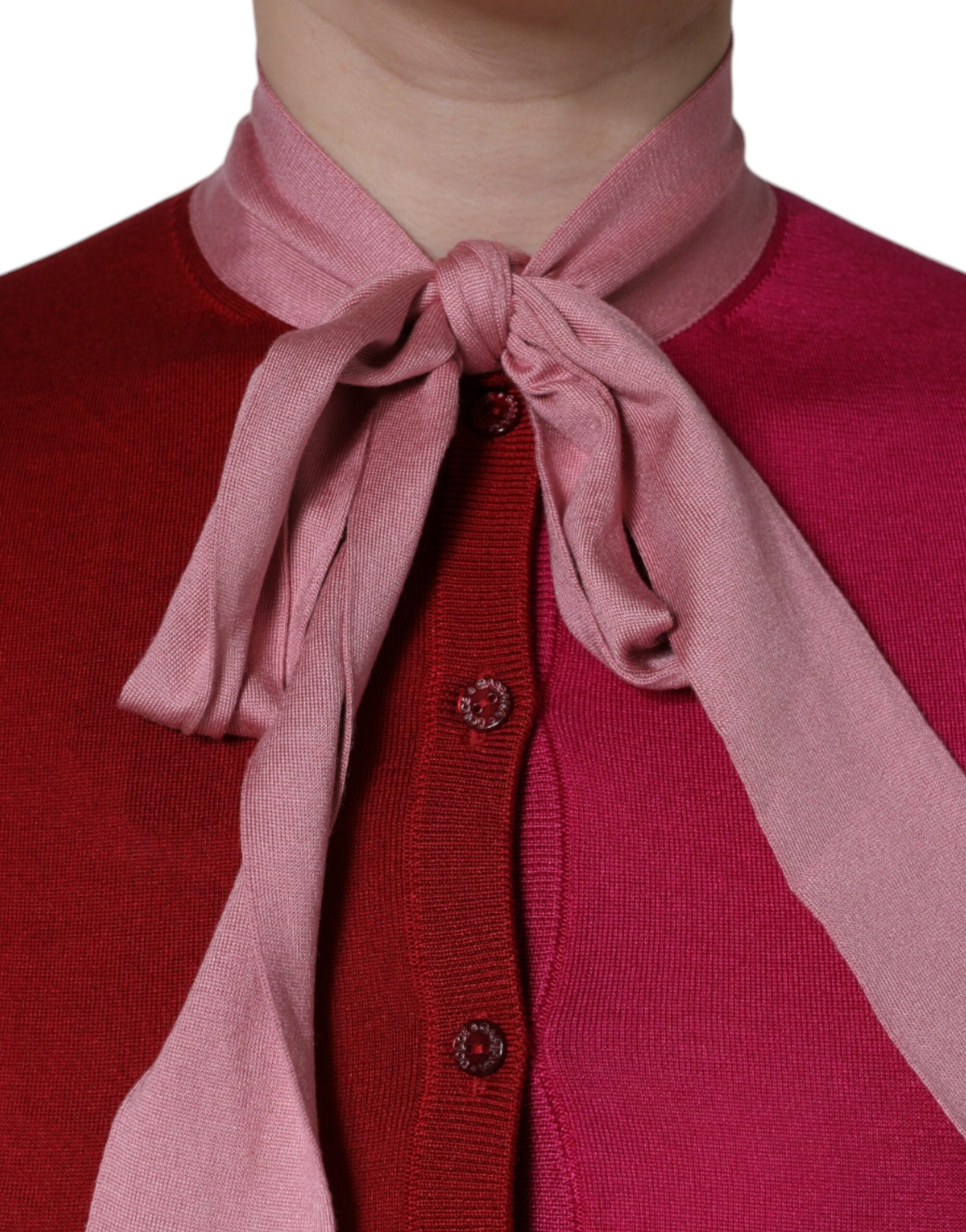 Rosafarbenes Pullover-Oberteil mit Ascot-Kragen und kurzen Ärmeln