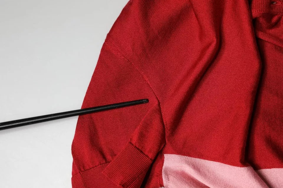 Rosafarbenes Pullover-Oberteil mit Ascot-Kragen und kurzen Ärmeln