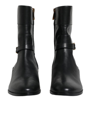 Schwarze, wadenlange Stiefel aus Leder mit Logo