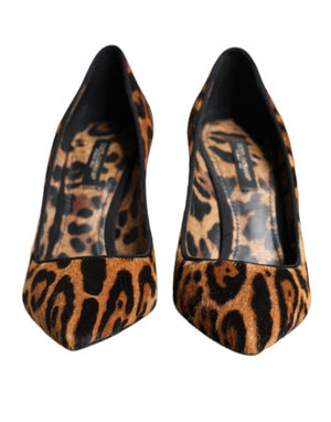 Braune Leoparden-Pumps aus Kalbshaar mit Absätzen