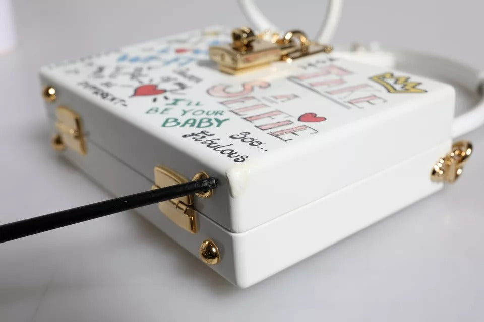 Weiße Clutch mit Graffiti-Print