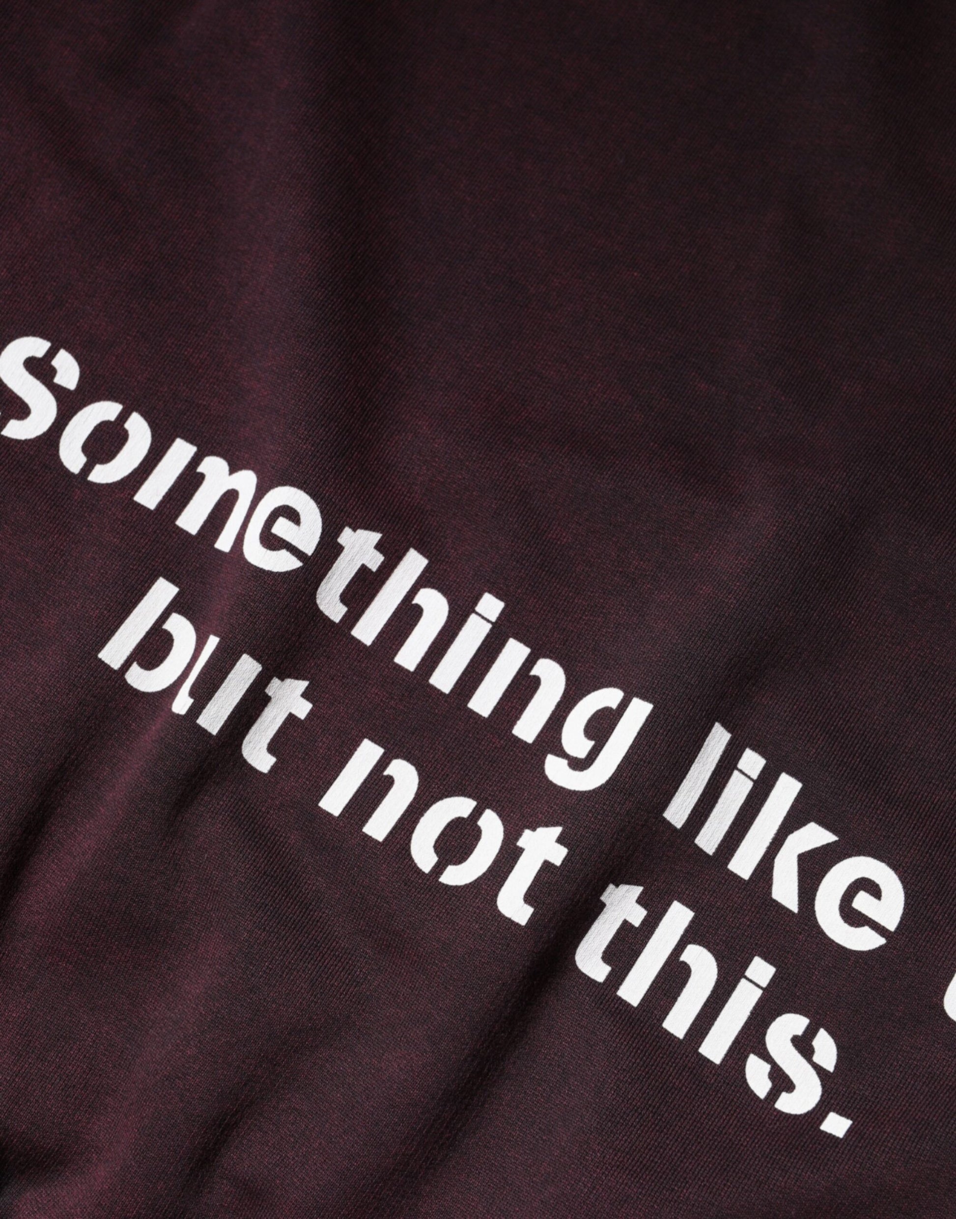 Kastanienbraunes Herren-Sweatshirt mit Rundhalsausschnitt und Logo