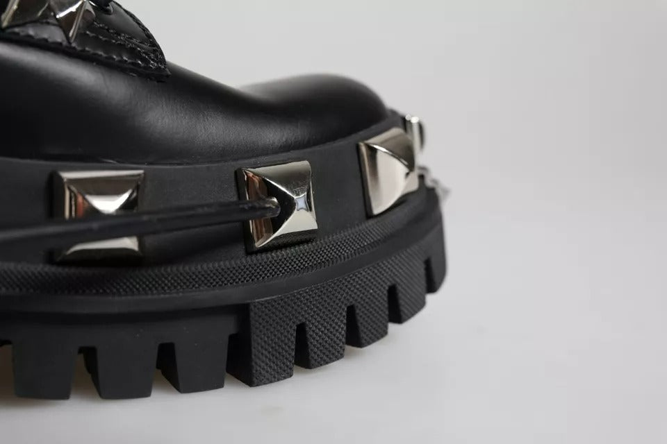 Schwarze Trekkingstiefel aus Leder mit Nieten