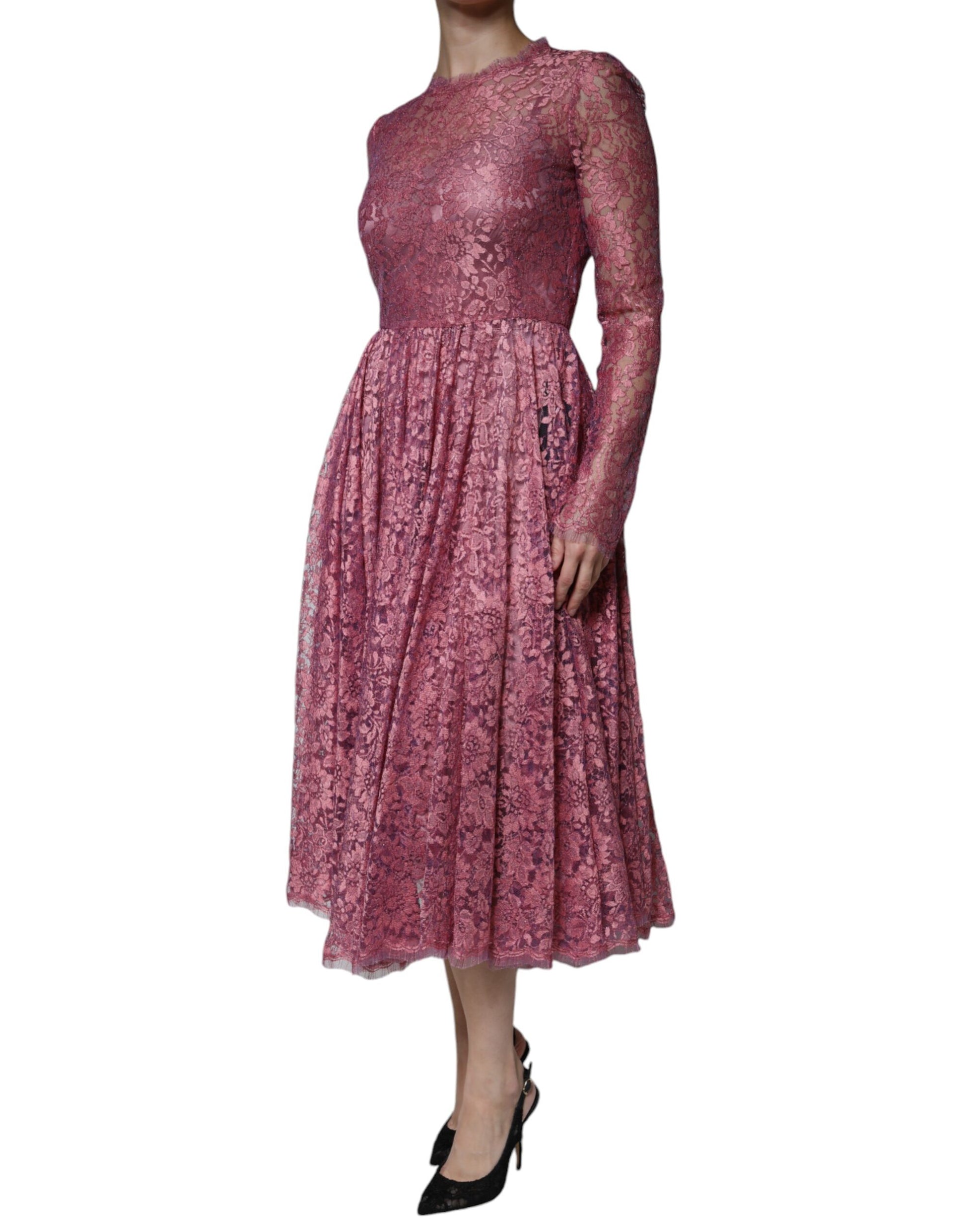 Fuchsiafarbenes Maxikleid mit Blumenspitze und langen Ärmeln