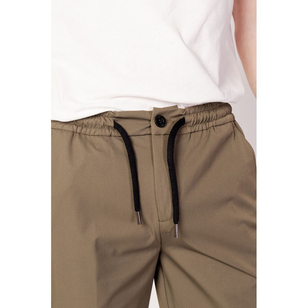 Grüne Nylon-Bermuda