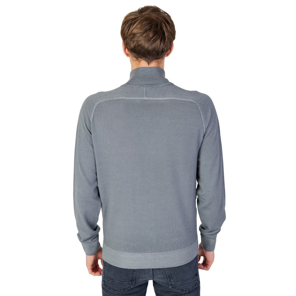 Graue Wollstrickjacke