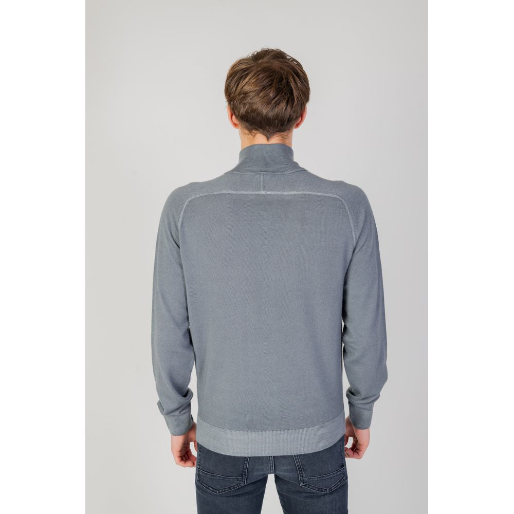 Graue Wollstrickjacke