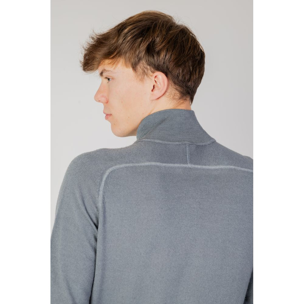 Graue Wollstrickjacke