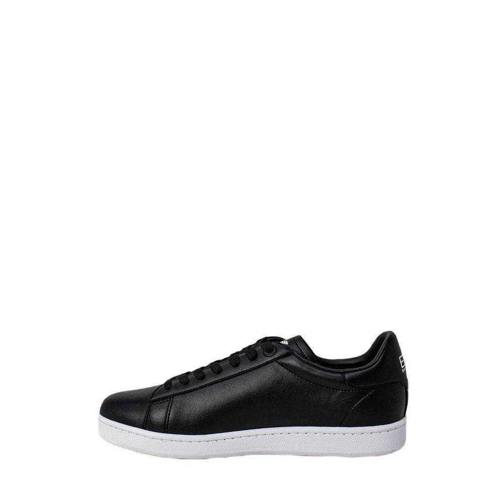 Schwarz-weißer Sneaker aus Polyethylen