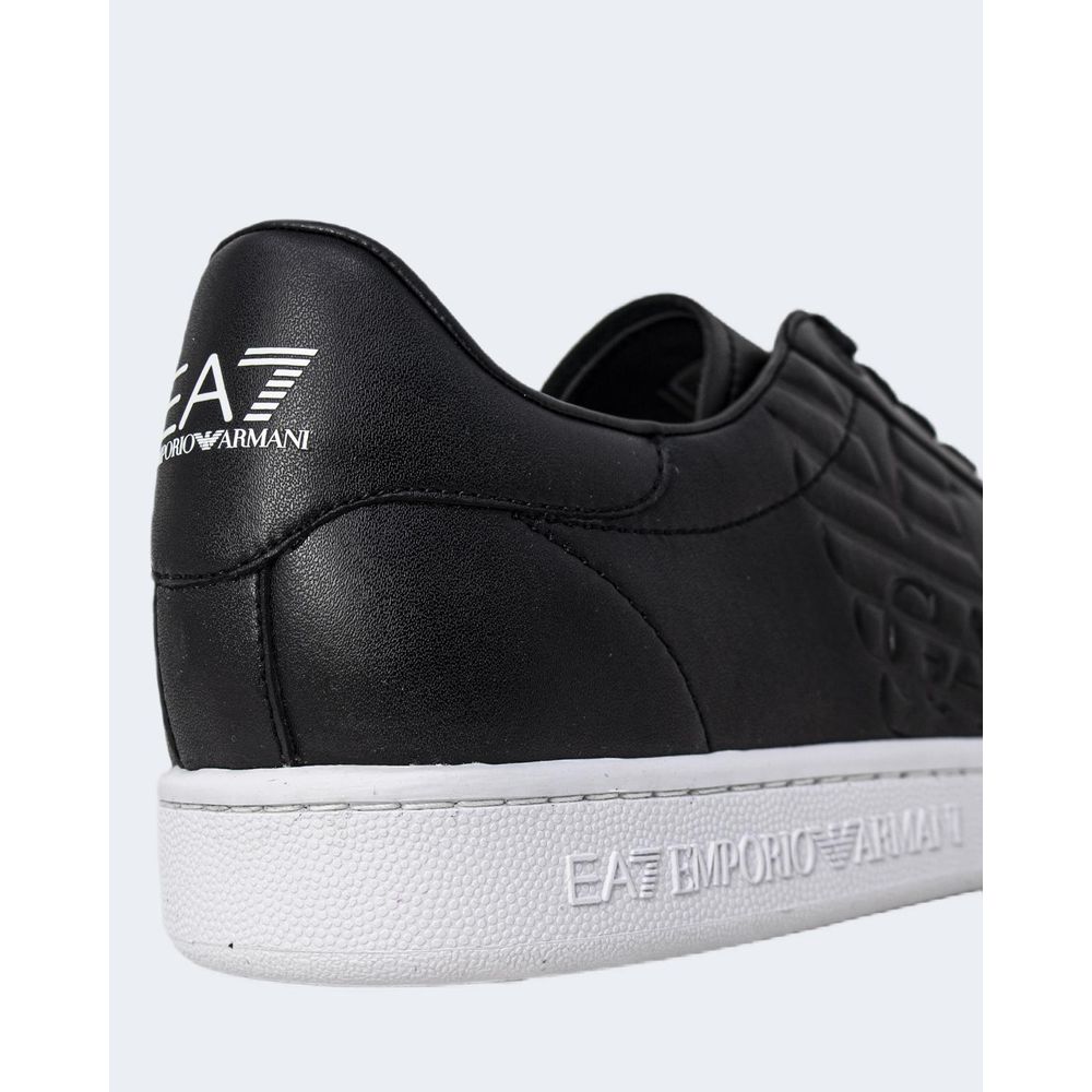 Schwarz-weißer Sneaker aus Polyethylen