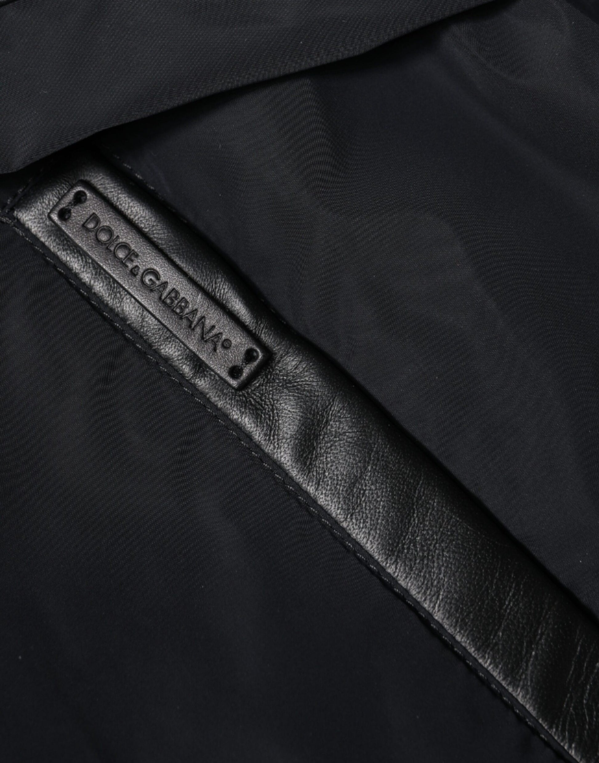 Schwarze Bomberjacke mit durchgehendem Reißverschluss und Kapuze für Herren