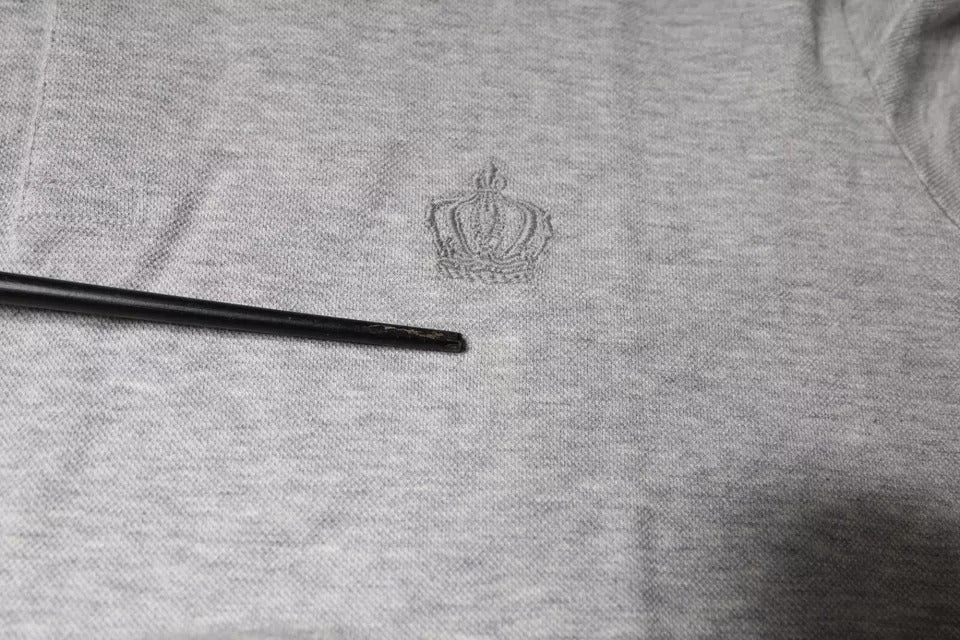 Graues Poloshirt mit Kragen und kurzen Ärmeln von Crown