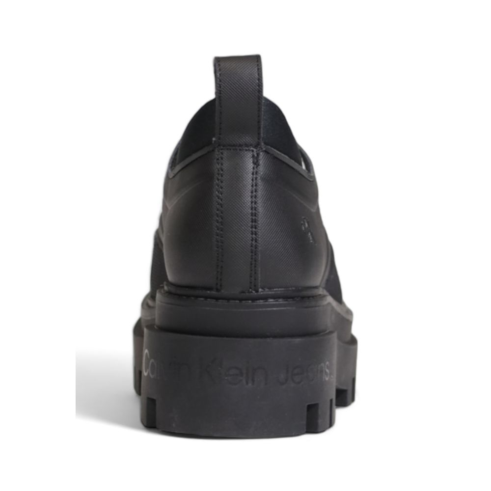 Schwarze Polyethylen-Plattform