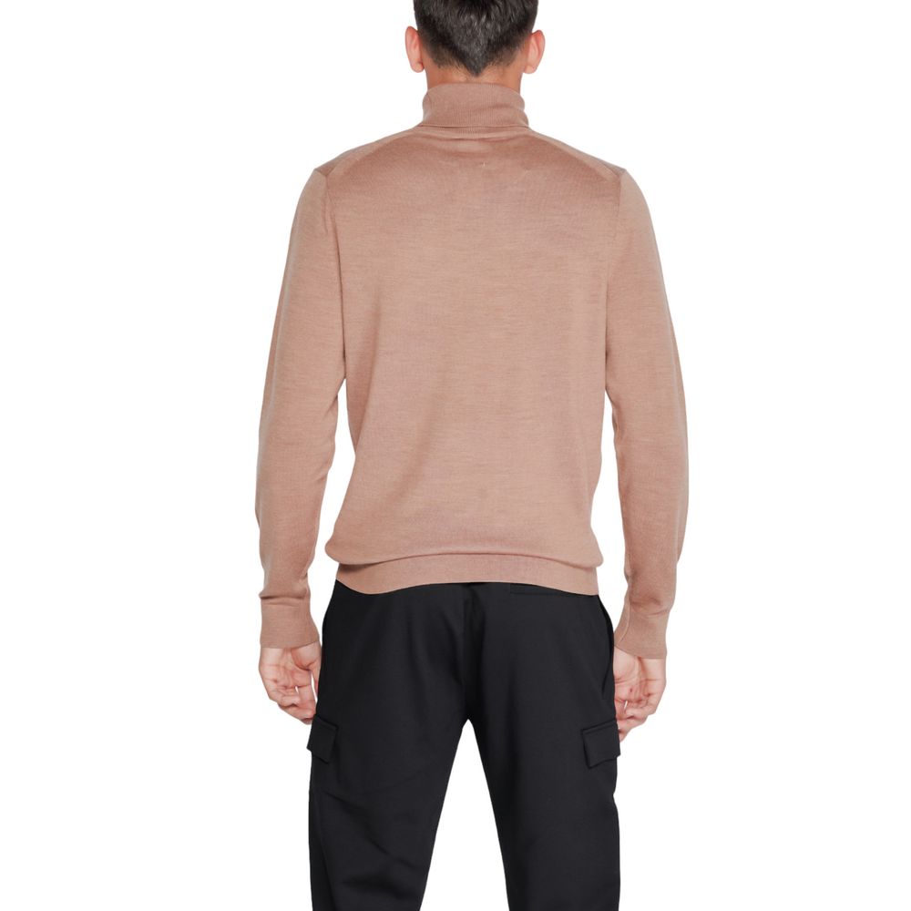 Beigefarbener Rollkragenpullover aus Wolle