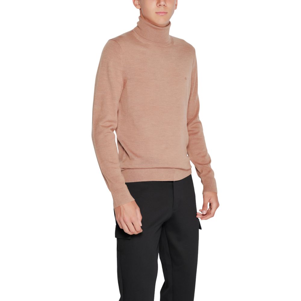Beigefarbener Rollkragenpullover aus Wolle