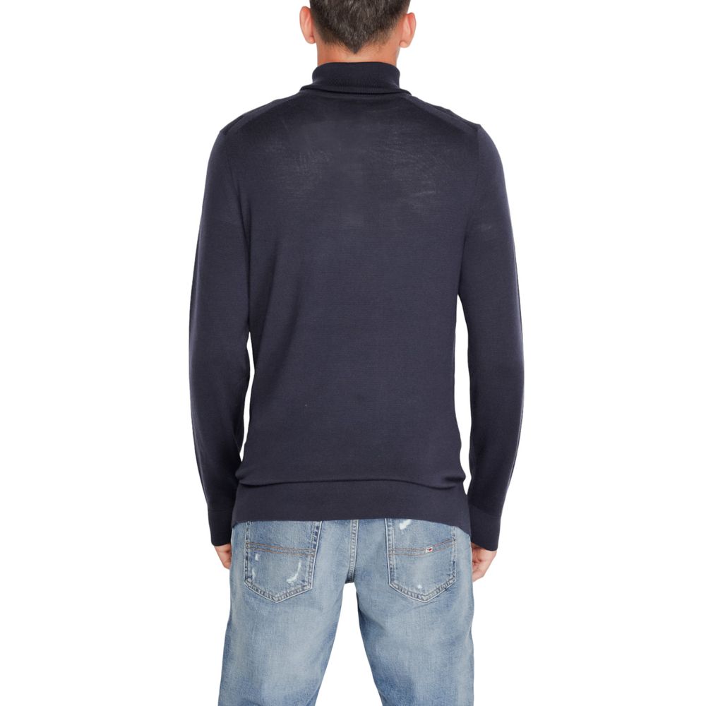 Blauer Rollkragenpullover aus Wolle