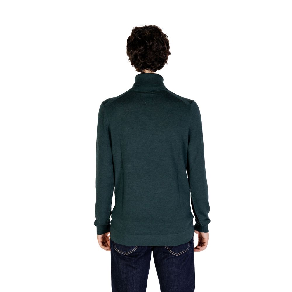 Grüner Rollkragenpullover aus Wolle