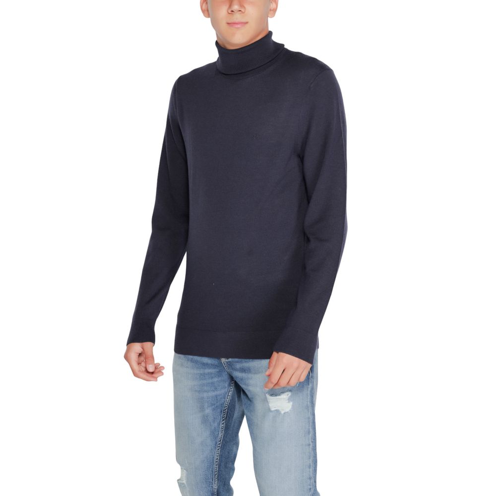 Blauer Rollkragenpullover aus Wolle
