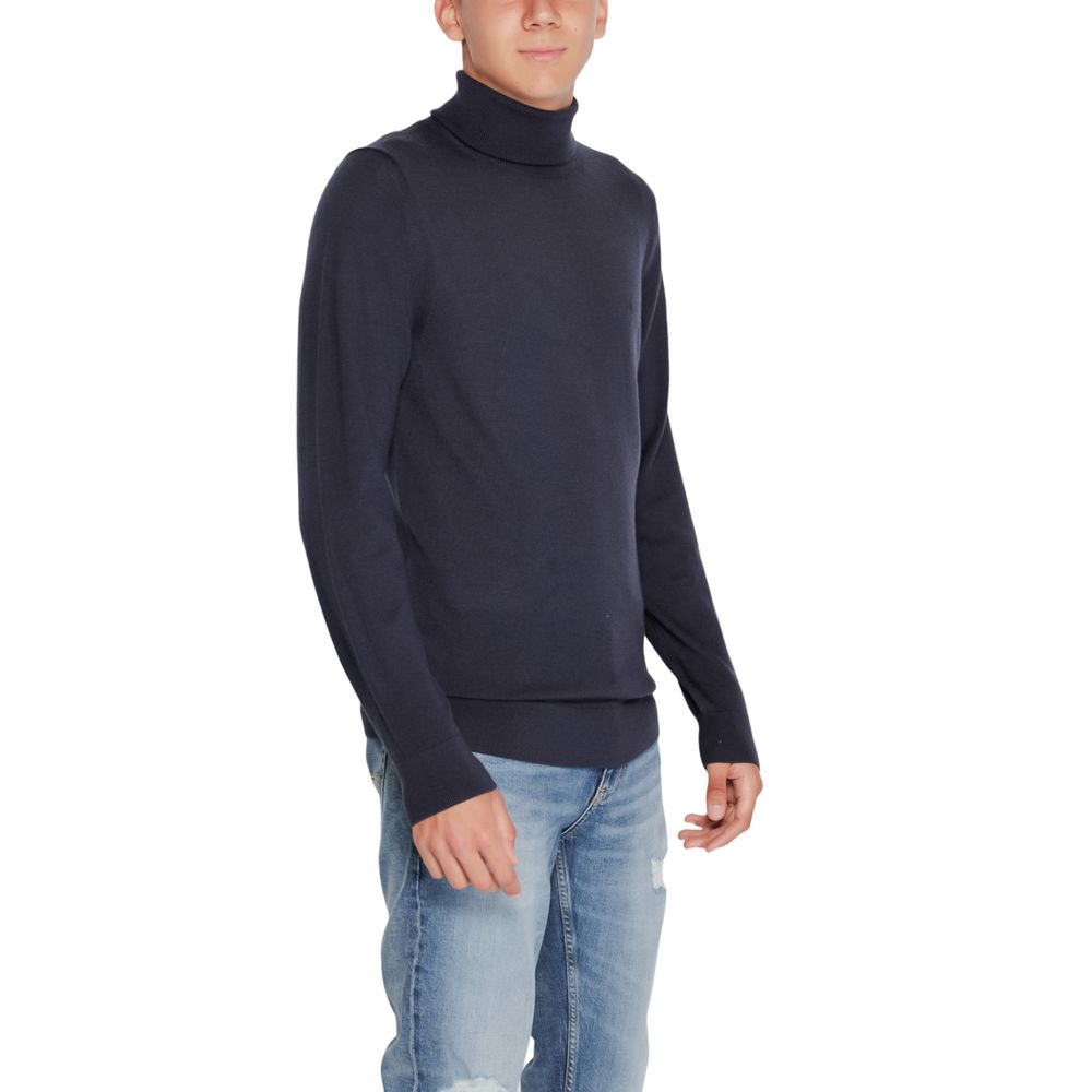 Blauer Rollkragenpullover aus Wolle