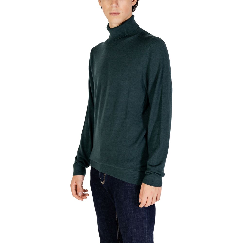 Grüner Rollkragenpullover aus Wolle