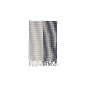 Grauer Schal aus recyceltem Polyester