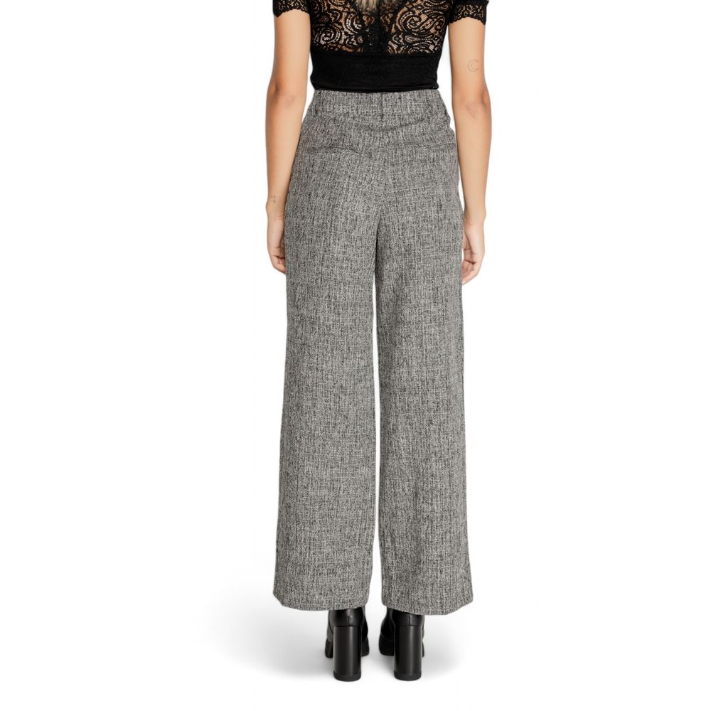 Schwarze Hose aus recyceltem Polyester