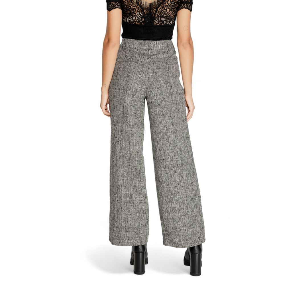 Schwarze Hose aus recyceltem Polyester