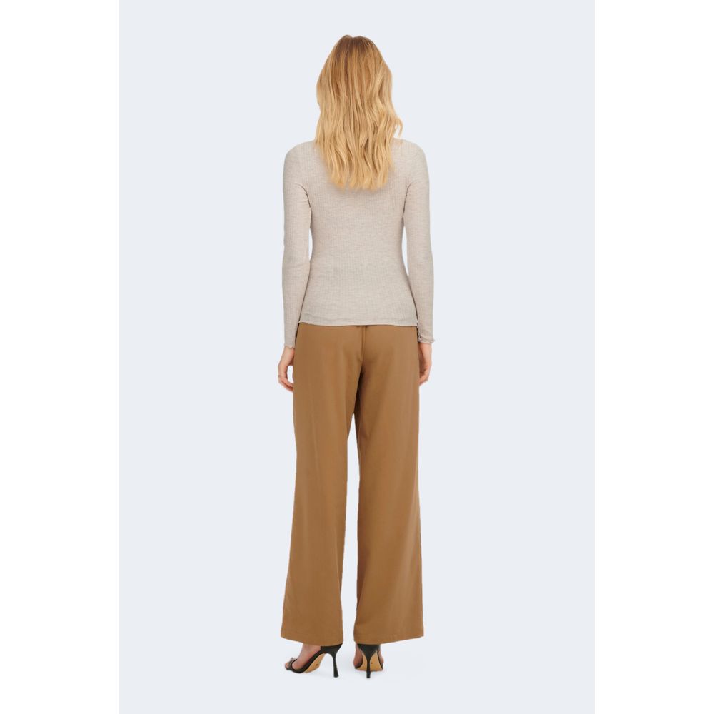 Beigefarbener Rollkragenpullover aus Polyester