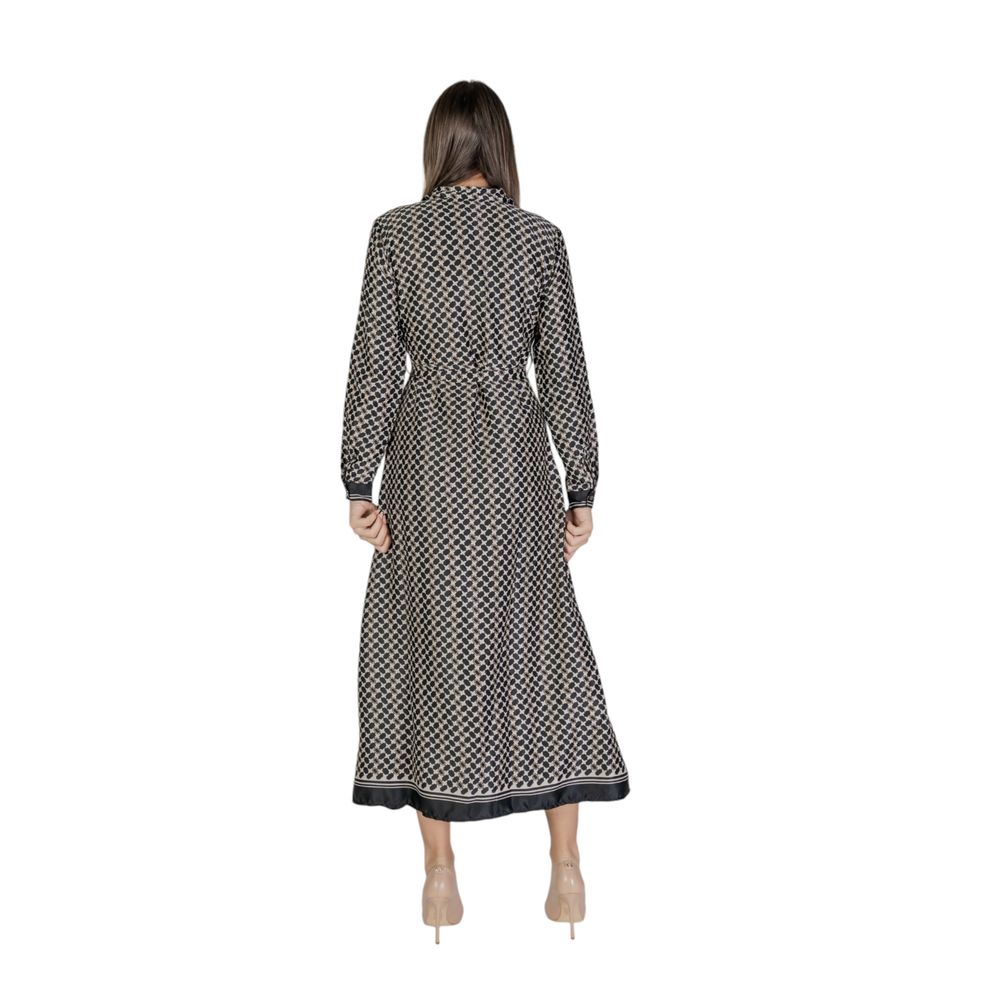 Schwarzer, langer Pullover aus recyceltem Polyester