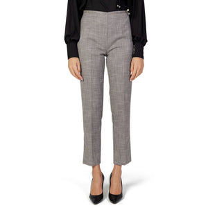 Graue Polyesterhose