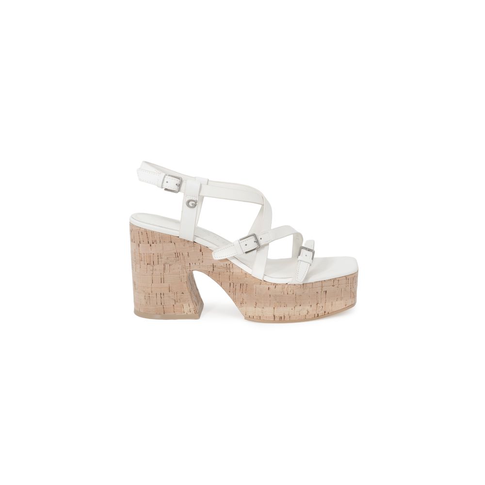 Beigefarbener High Heel aus Leder