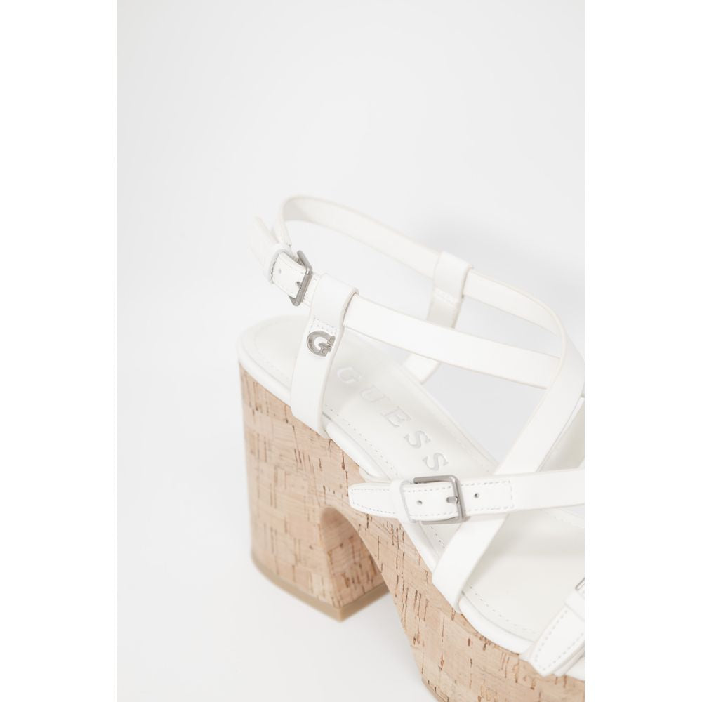 Beigefarbener High Heel aus Leder