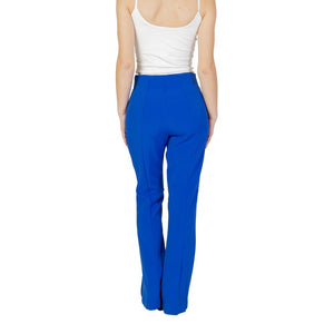 Blaue Hose aus recyceltem Polyester