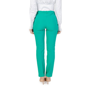 Grüne Polyesterhose