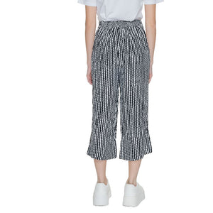 Schwarze, verkürzte Viskosehose