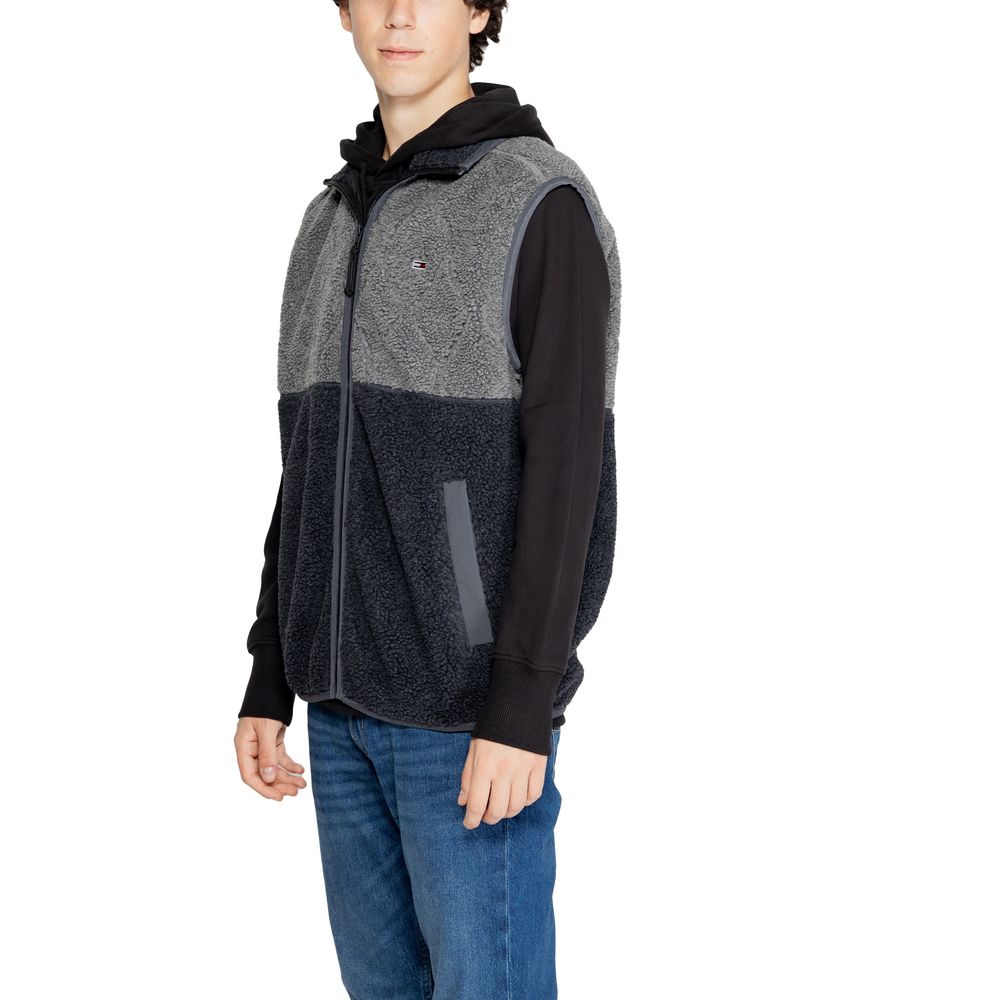 Schwarze ärmellose Jacke aus recyceltem Polyester
