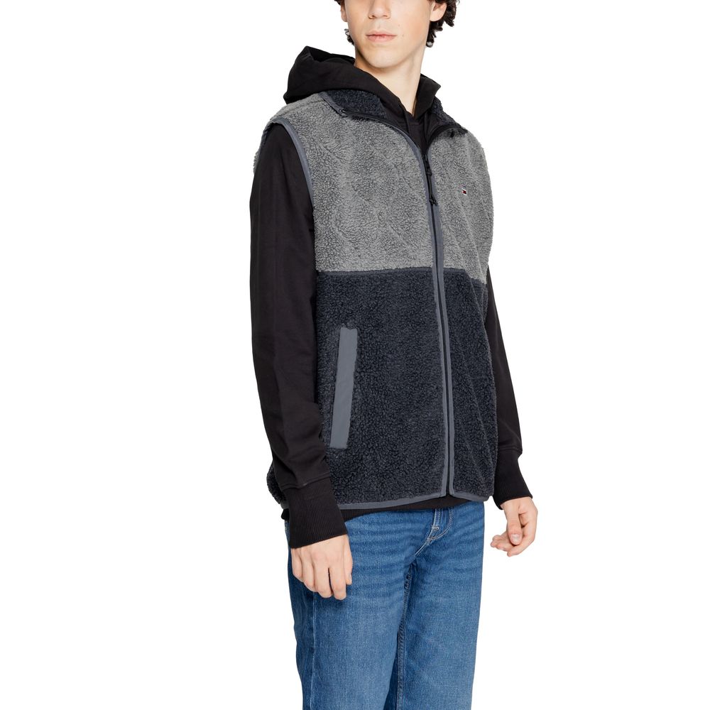 Schwarze ärmellose Jacke aus recyceltem Polyester
