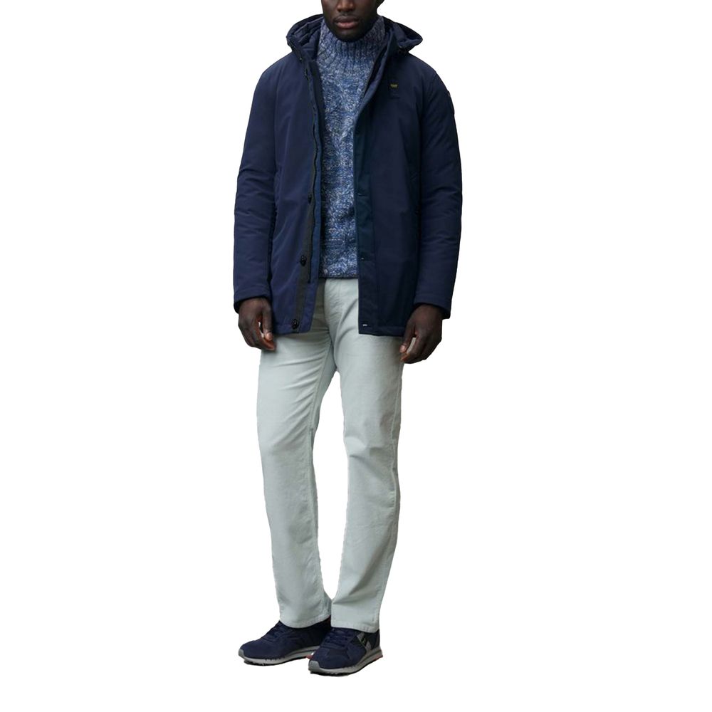 Blauer Parka aus Polyethylen