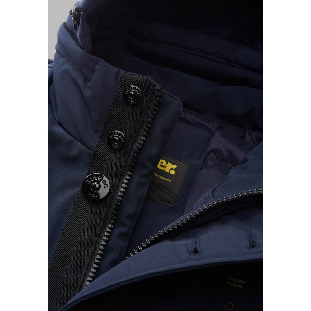 Blauer Parka aus Polyethylen